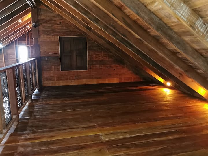 Un espacio para que el techo se conecte al loft.
