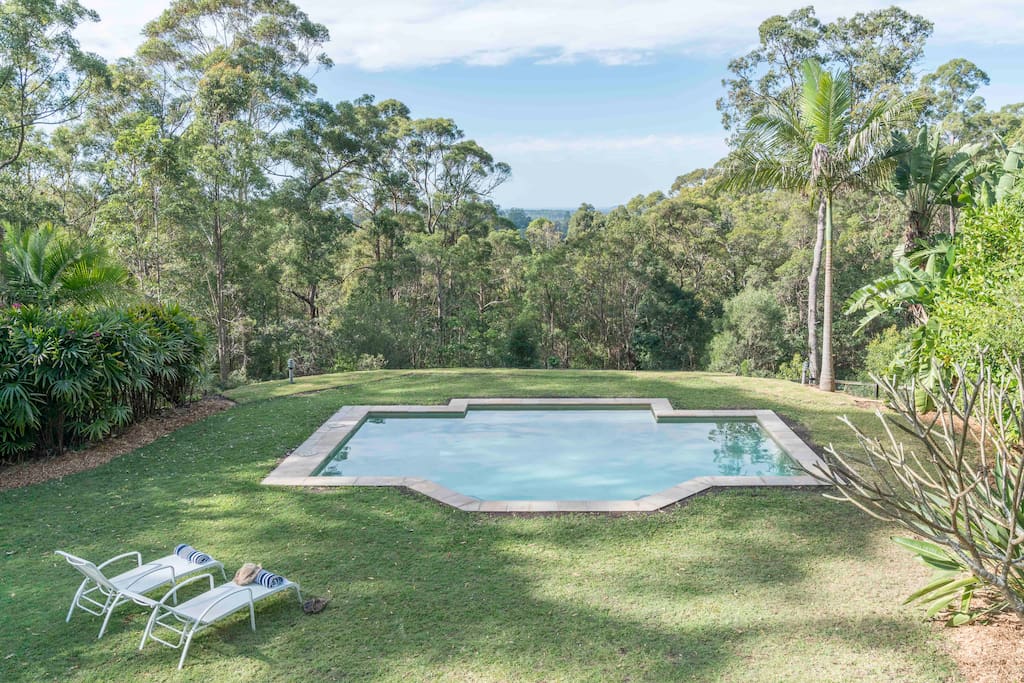 Secluded bushland setting with a view to the ocean and Noosa