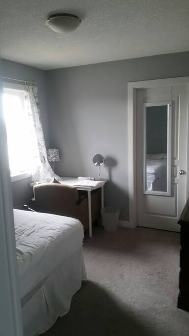 Room with single bed