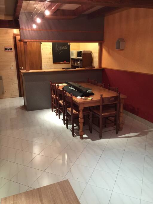 Cuisine ouverte table 7 places
