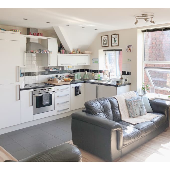 Kitchen / lounge