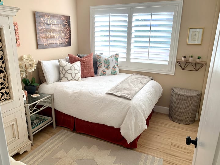 Pakiti kamili ya Kitanda
N Play katika kabati hili la chumba cha kulala