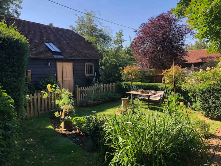 17th Century Self-contained Barn Near Godalming