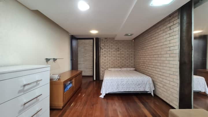 Втора спална соба со брачен кревет (широк 125 - 149 см)