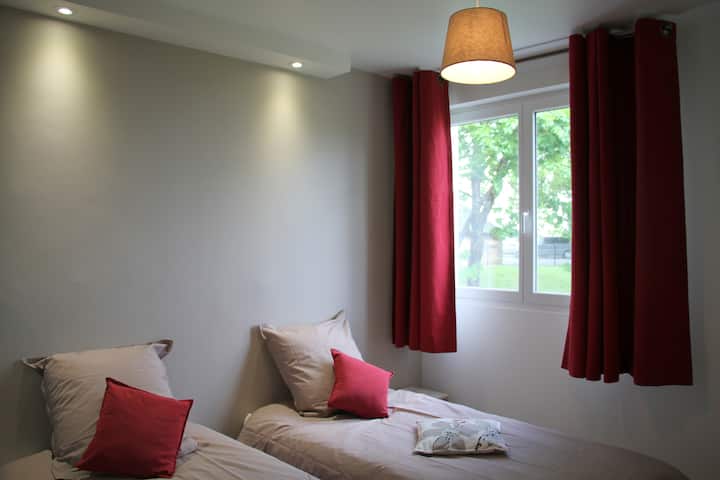 غرفة نوم 2 بسريرين مزدوجين/ غرفة نوم 2 بسريرين توأمين