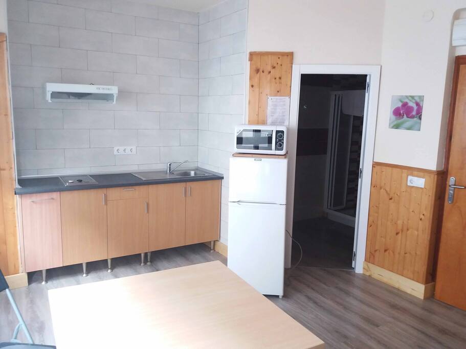 Cocina + Vitrocerámica + Frigo Congelador + Microondas