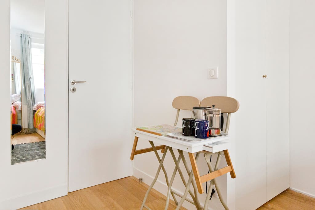 complimentary fast breakfast in the room (coffee, tea, cookies)