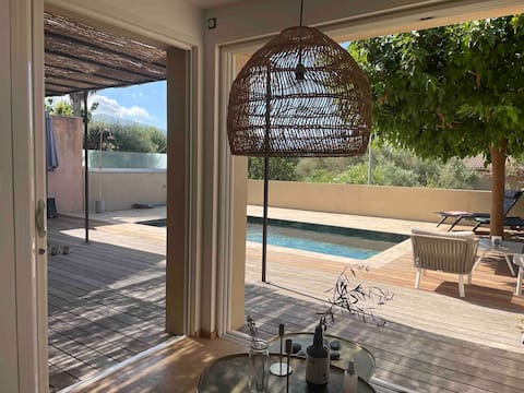 Recent pool villa in the center of Saint Florent