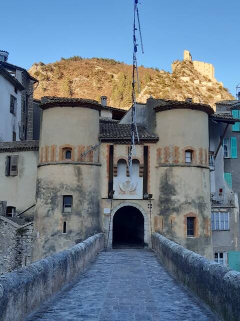 Entrevaux: Apartment with a view
