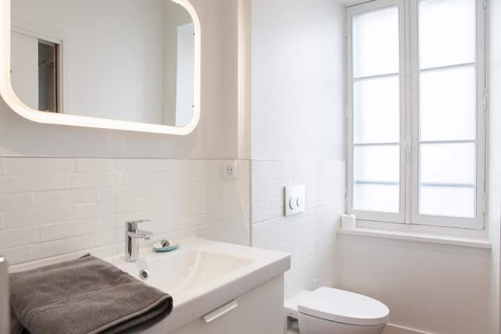 Luce and Maud home in Chartrons-Air cond- 4 people