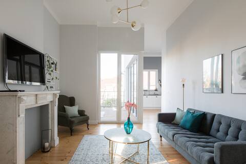 Renovated Urban Design Apartment with Terrace