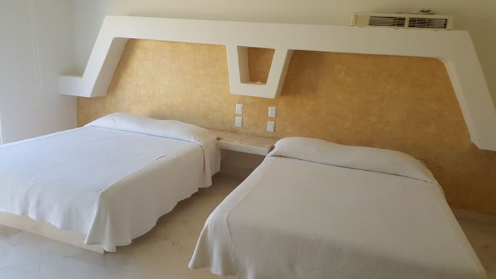 sovrum 2 med 2 queen-sängar