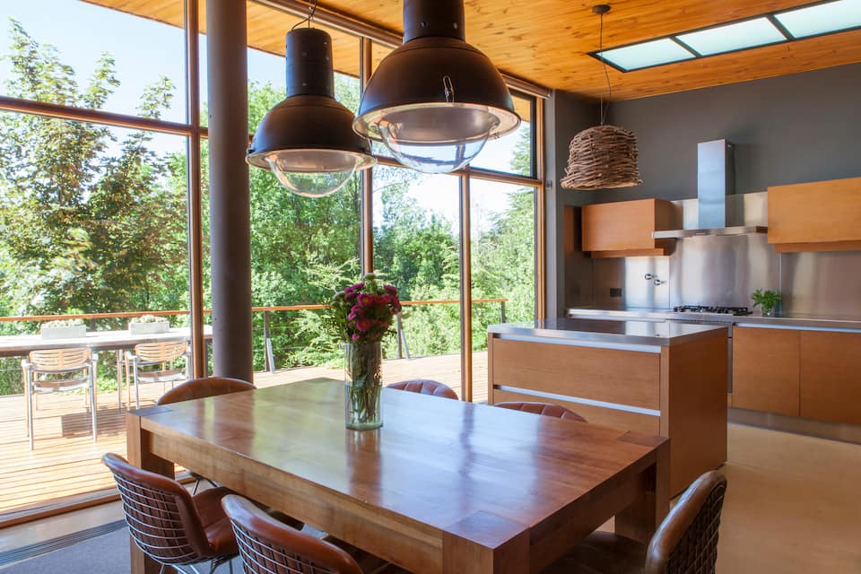 A glass-walled house on Laguna El Trébol, San Carlos de Bariloche, Río Negro, Argentina, photo 6 of 10