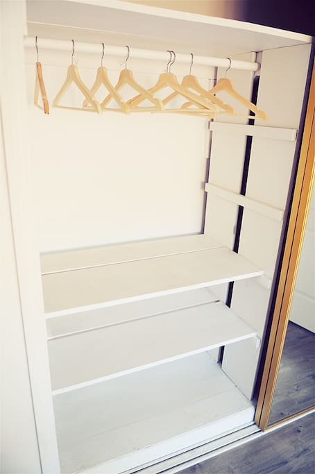 closet with hangers