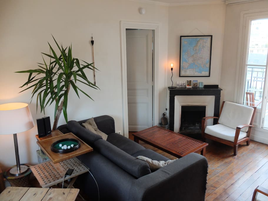 Salon avec cheminée
Living room with fire place