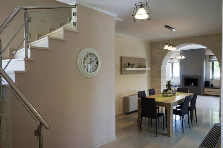 Villa 200m to Beach & Amenities w/Pool, Sauna, BBQ gallery image 5