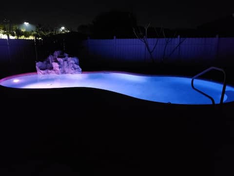 New Reno w/ Pool, Fast Wi-Fi, Central Location
