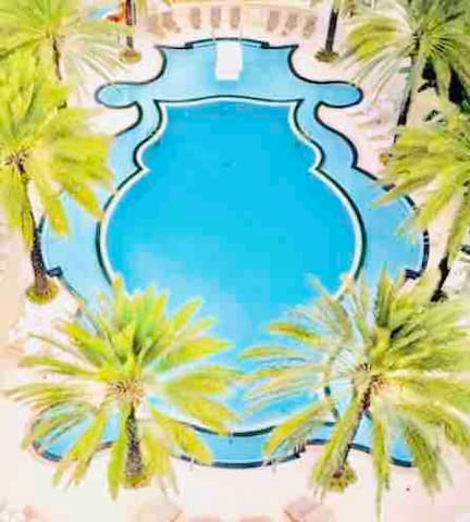 *RESORT STYLE BEAUTIFUL Miami condo !