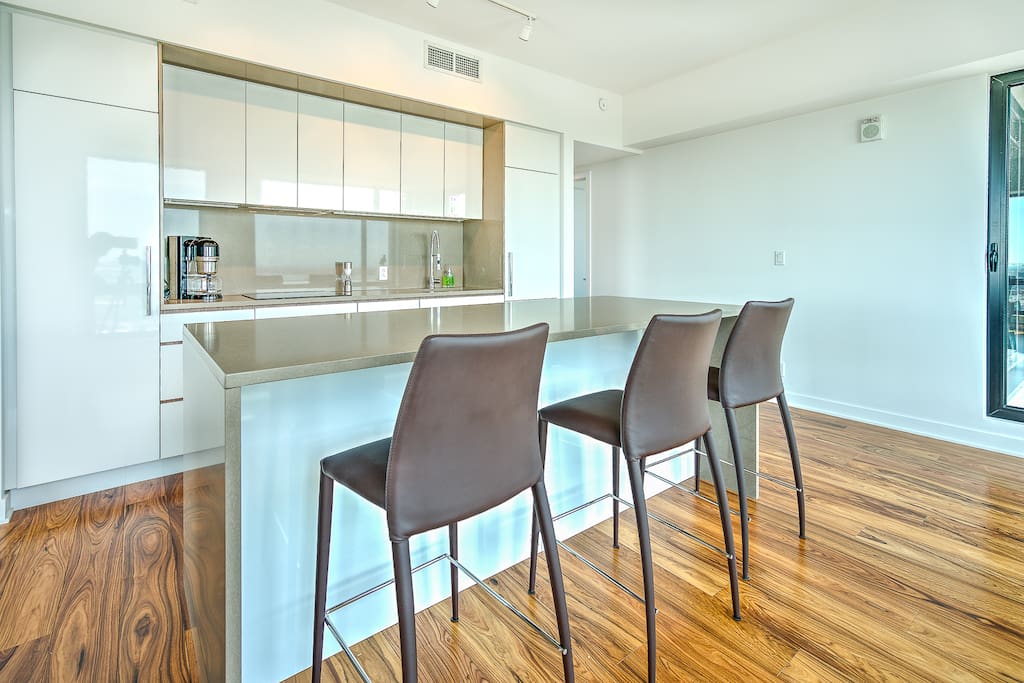 Kitchen+Dining table