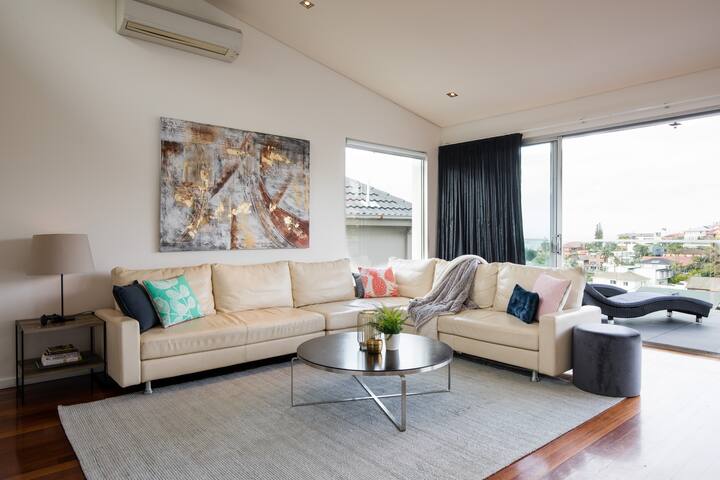 Tamarama Panorama gallery image 3