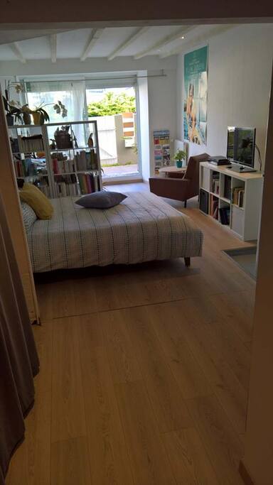 Chambre des parents sur cour.