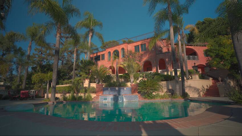 Manifest Retreat Home: Luxe Space for Wellness gallery image 3