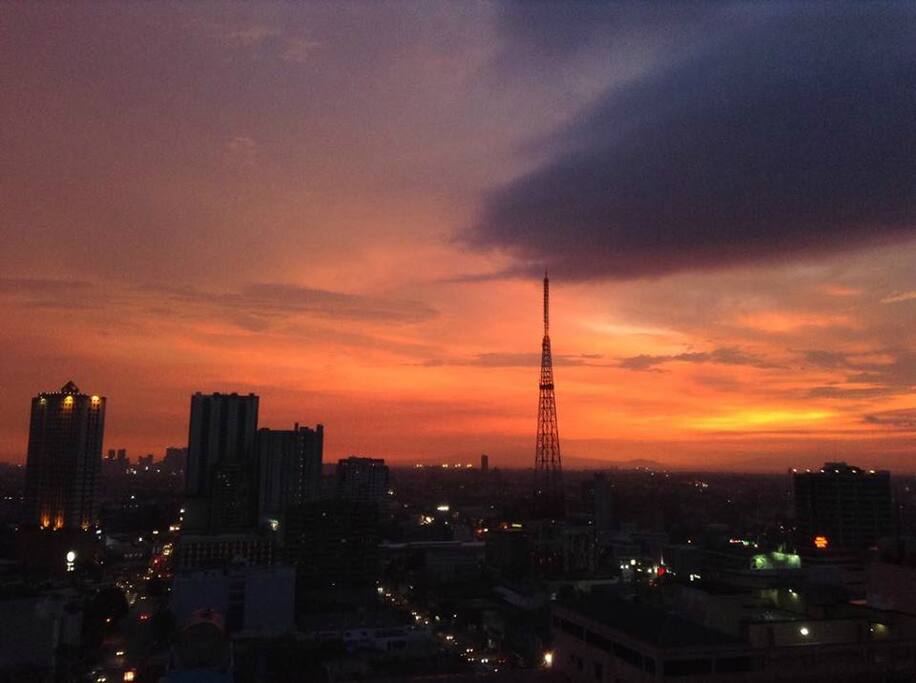 sometimes you get to see beautiful sunsets outside my window =)