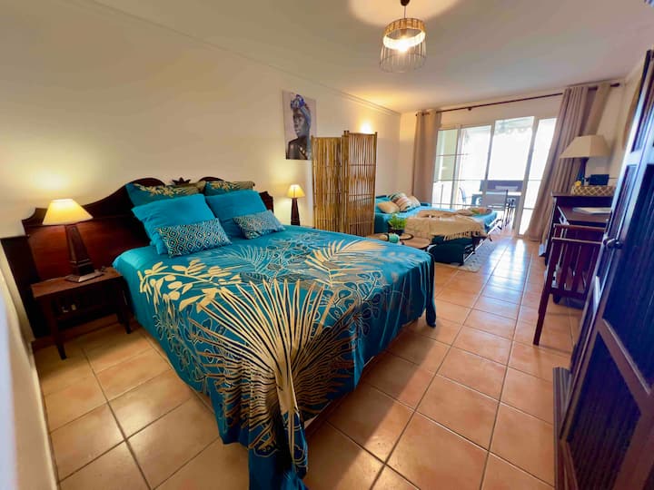 เตียงควีนไซส์พร้อมฟูกนอนสูง 35 ซม.