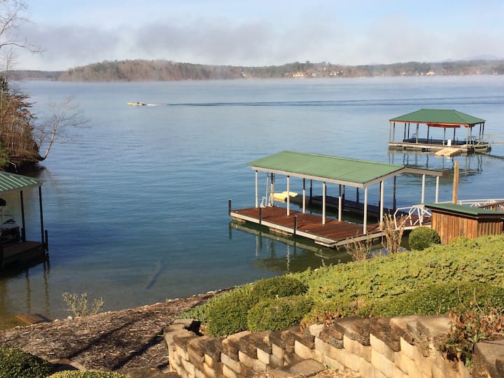 7 Best PetFriendly Cabins Near Lake Jocassee, USA Updated 2024 Trip101