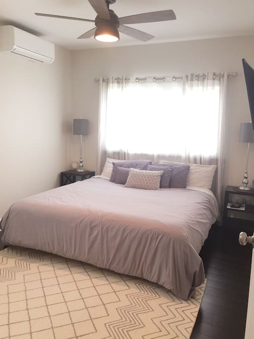 King size bed with Memory Foam Mattress