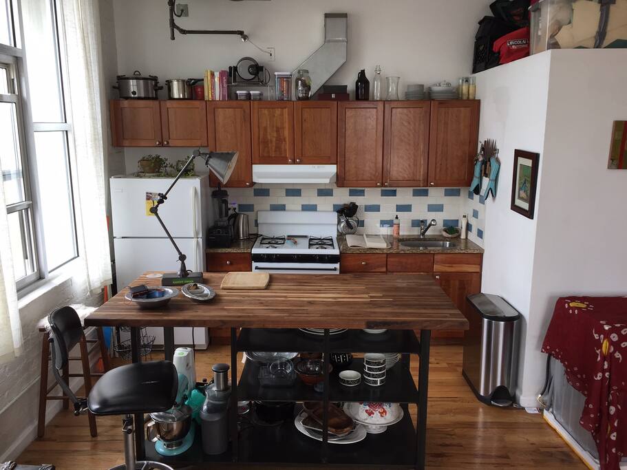 Nice modern kitchen with accessories!