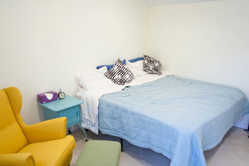 1 King Bed or 2 Full Size Beds