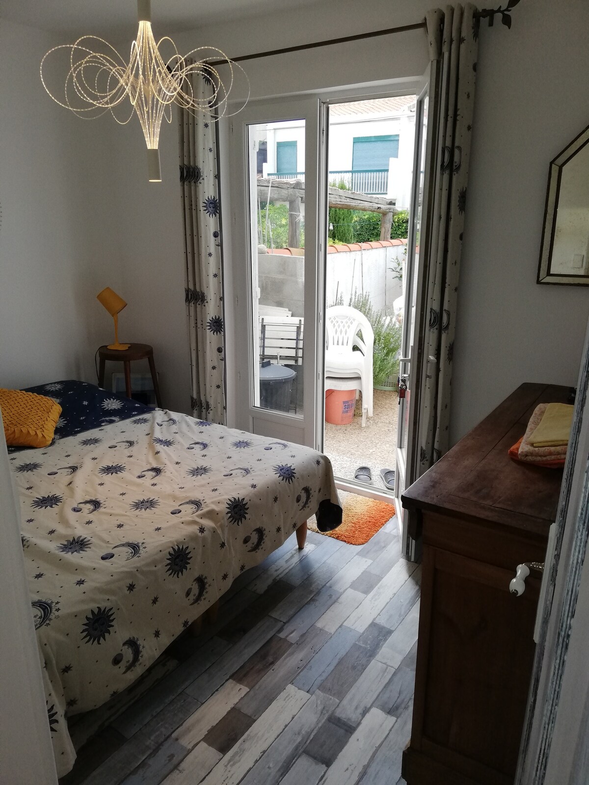 საძინებელი 1 ბაღით