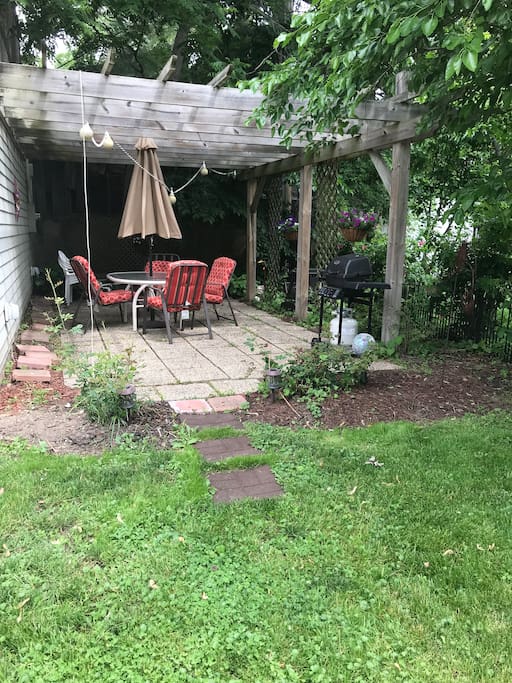 Private patio in backyard w grill