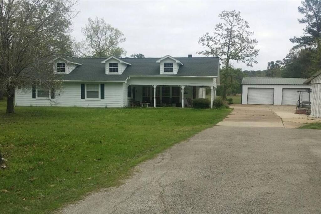 Plenty of driveway space.