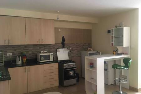 Affordable &comfy 2 mins drive to Junction mall