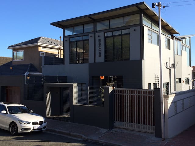 Cape Town Furnished 8 bedroom house