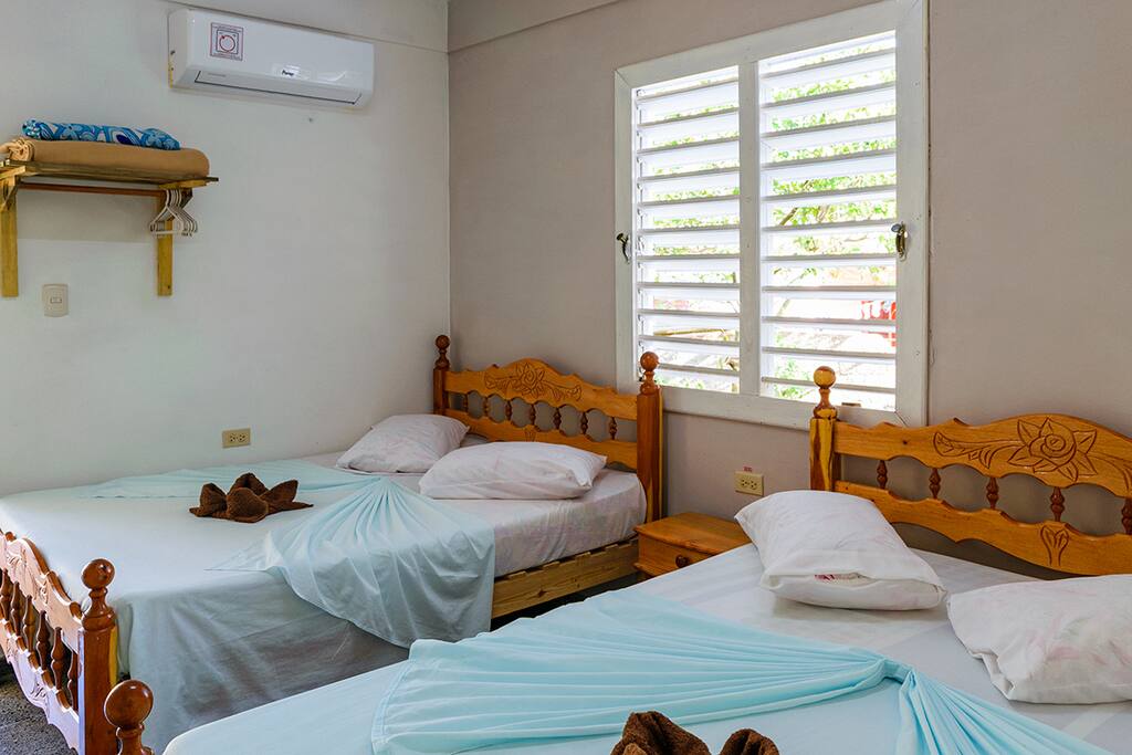 Habitación independiente con baño privado, agua caliente y fría todo el tiempo
