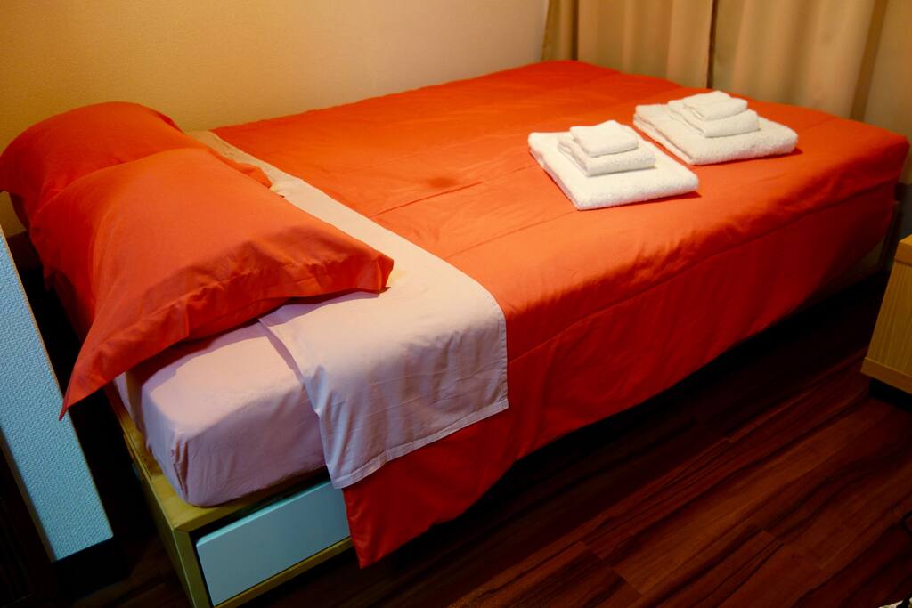 Double Bed
ダブルベッド