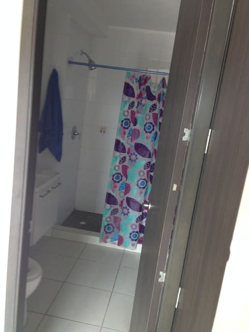 Complete private bathroom with direct door from the dorm