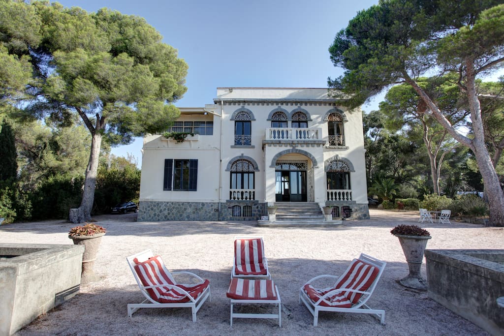 The main house, facing the sea.
