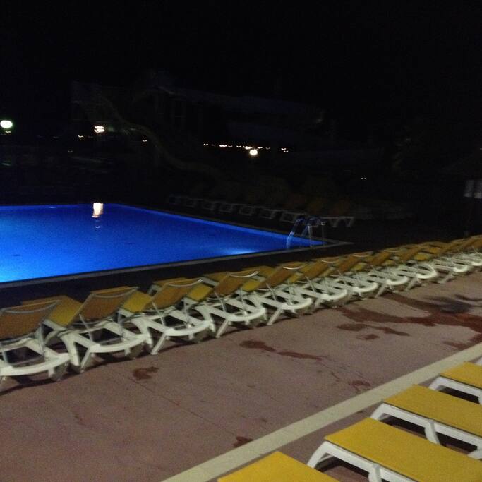 Wow of swim pool calm.
