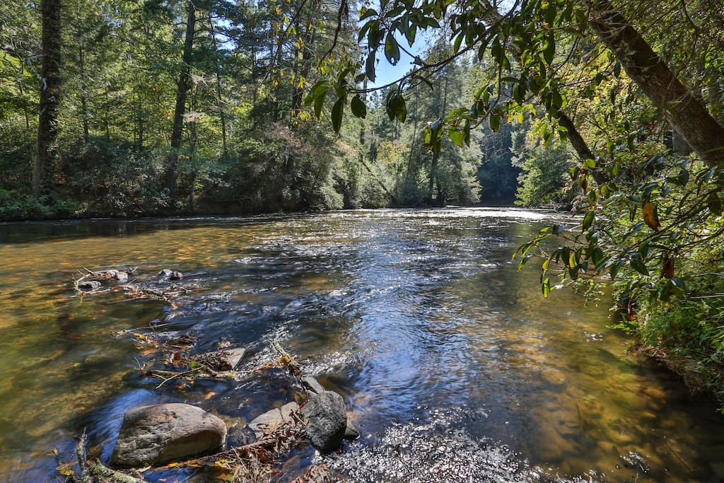 Easy access to the Cartecay River