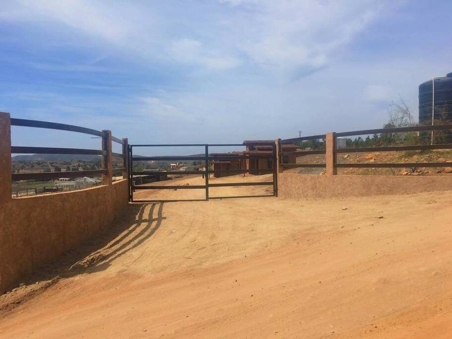 entrada a las cabañas