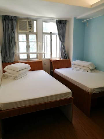 JK4-4人双床房+地铁3分钟+稻香､翠华餐厅､肥姐小食+SASA､卓悦+朗豪坊+女人街