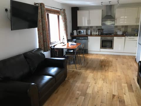 Successful Airbnb property: Central Fort William apt with parking - Burach 1 in Kilmallie