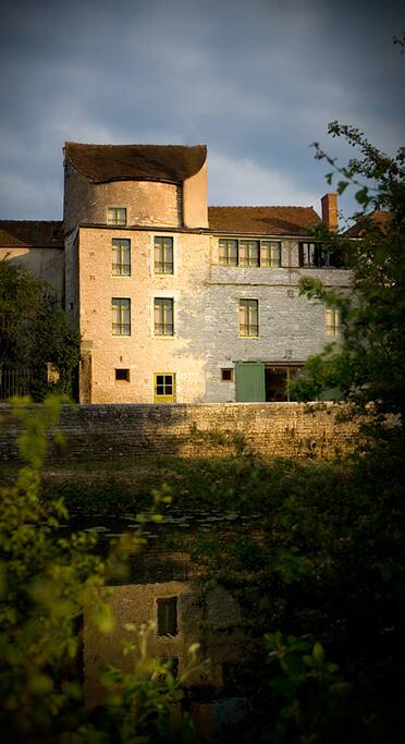 Façade vue de la rivière Chambres face au serein.