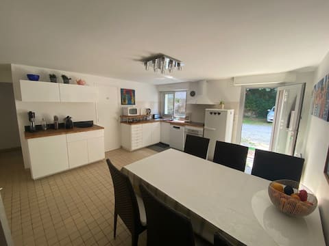 Top Airbnb: Cancale center apartment (with private parking) in Cancale