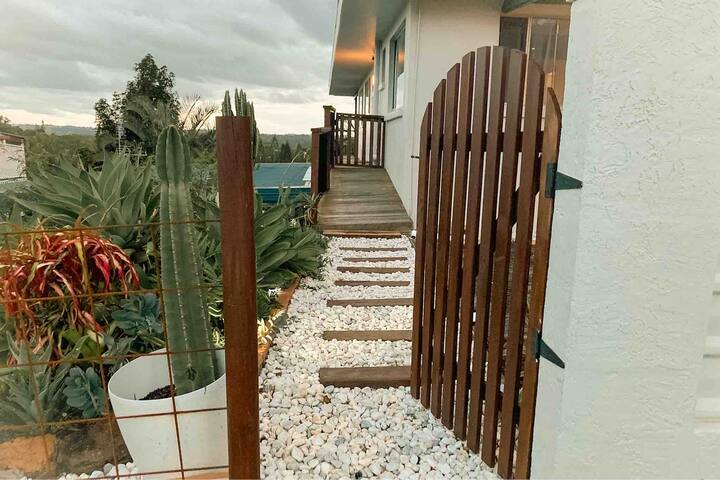 Treetop retreat- Great location-Beautiful views gallery image 2