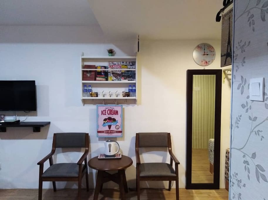 STUDIO 2: A corner to enjoy coffee and read some magazines.